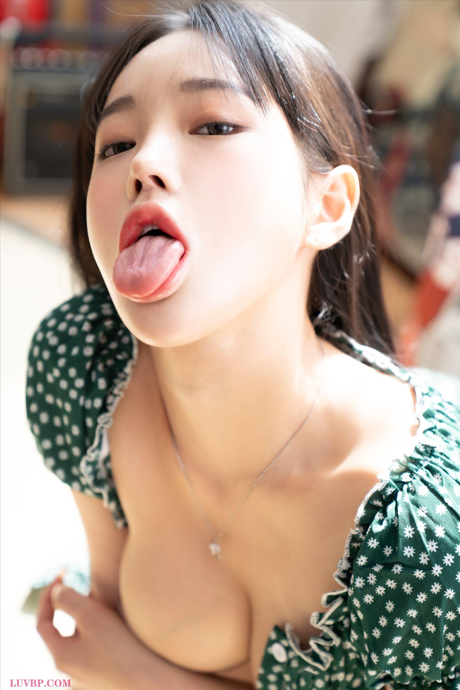 025