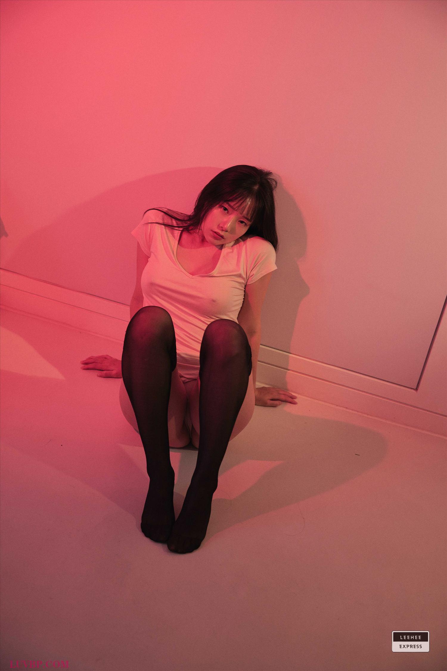044