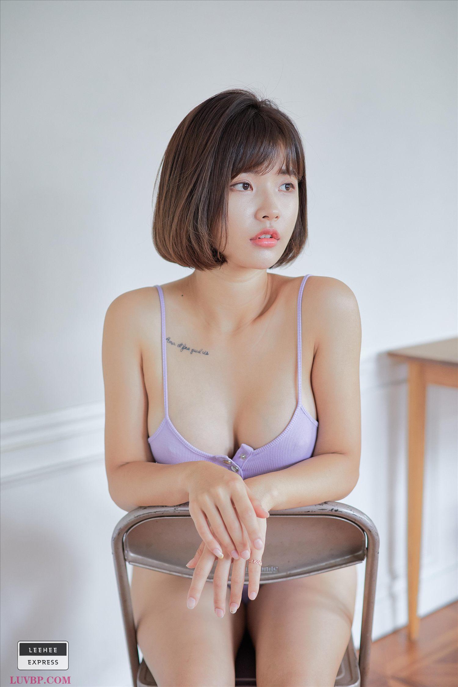 (4)