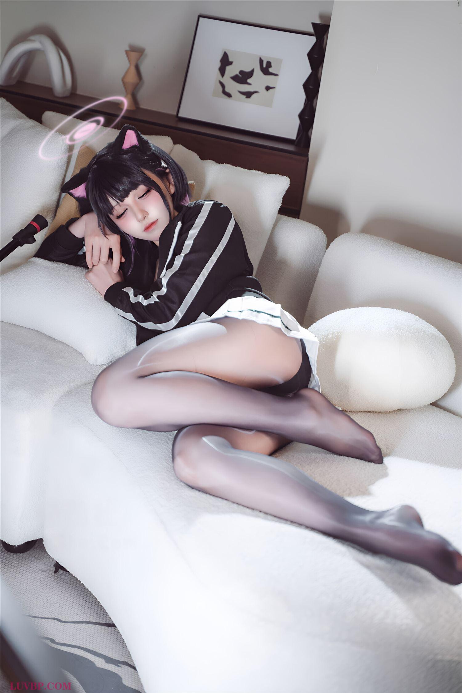 025