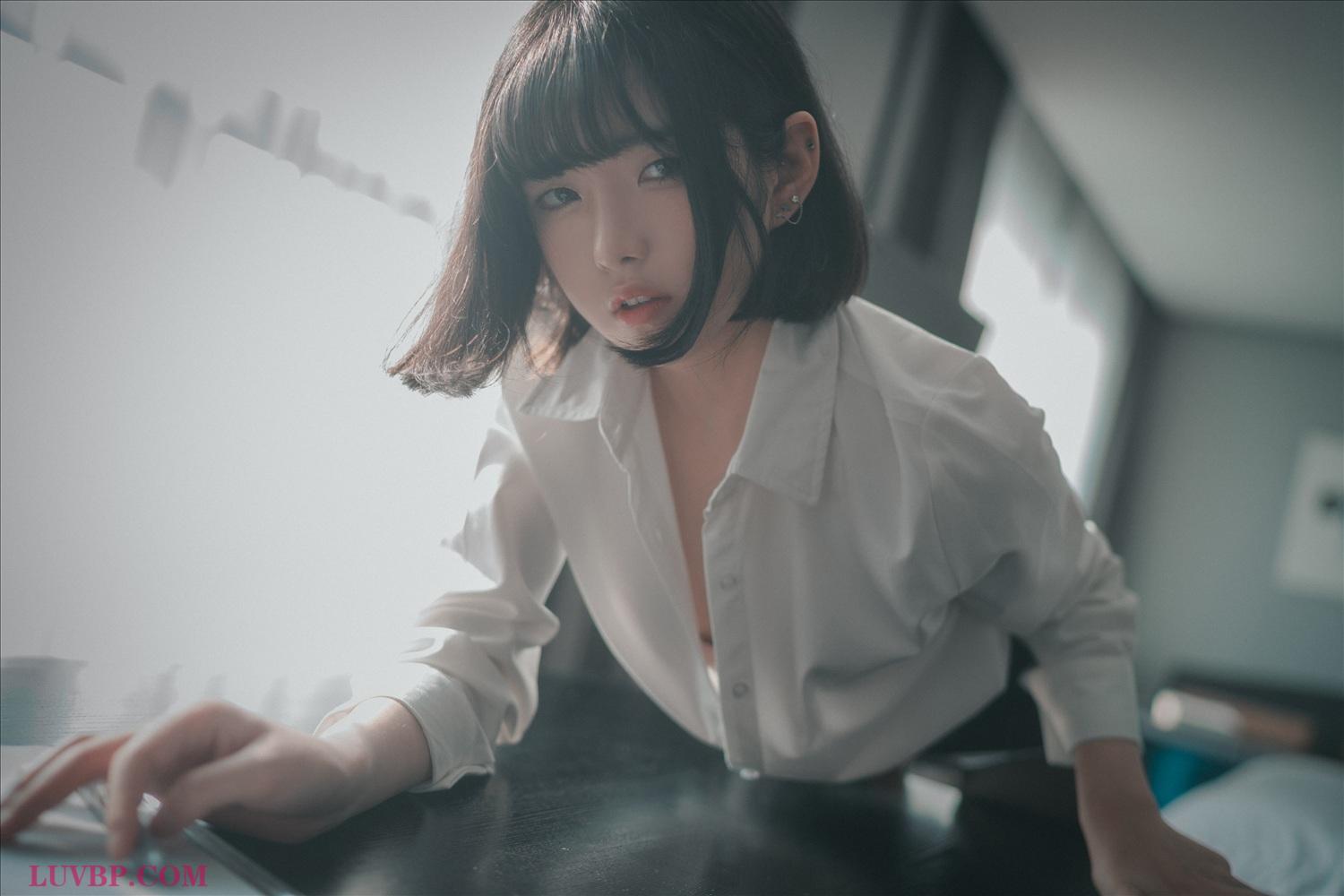 043