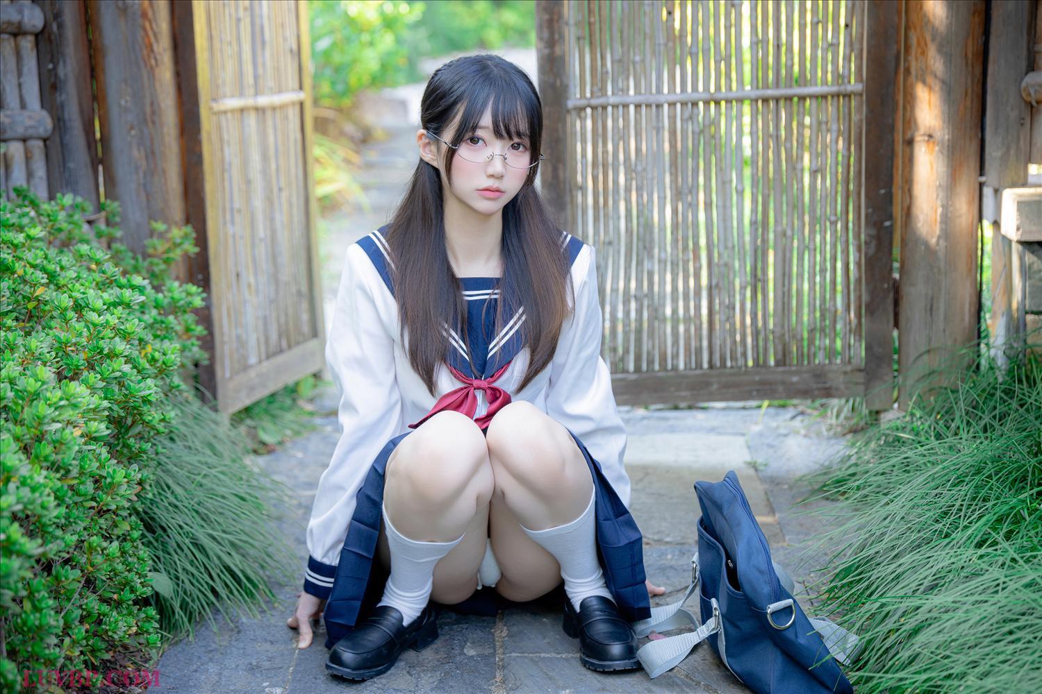 1 (19)